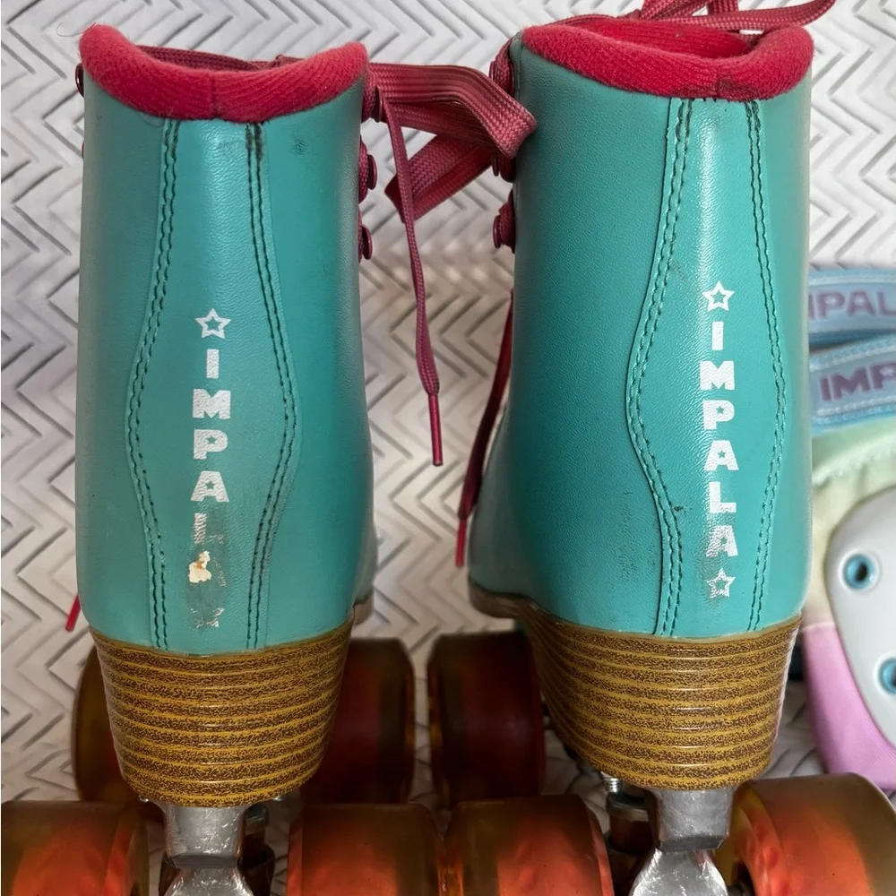 Impala Aqua Roller Skates with Protective Gear - Picture 4 of 12